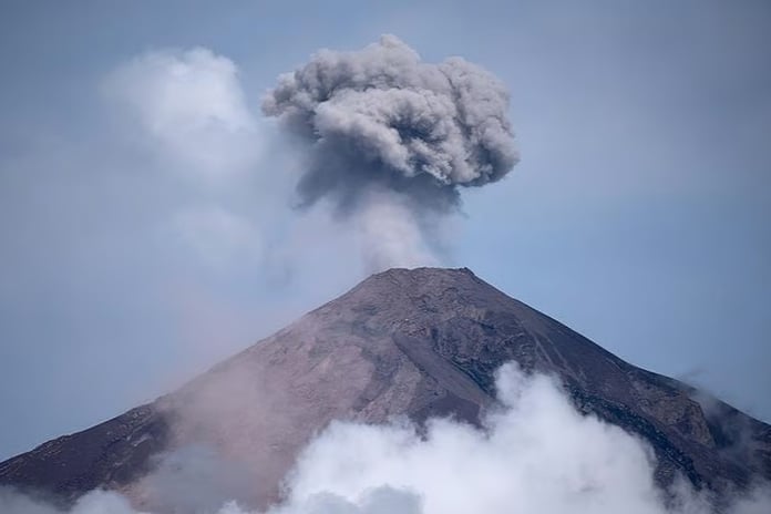 Fuego yanardağı yeniden patladı: Yüzlerce kişi tahliye edildi