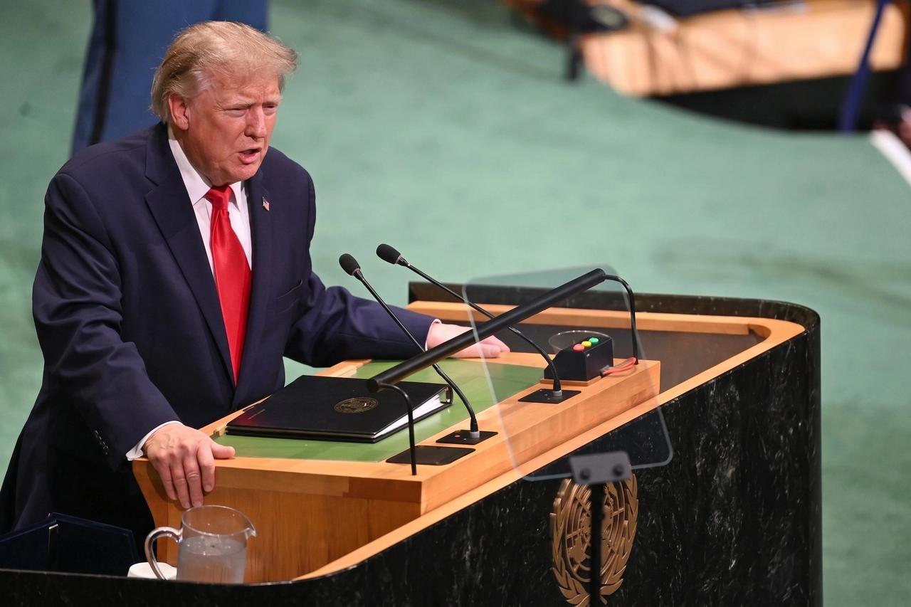 Trump yapay zekânın adını değiştirdi: Artık “süper zekâ”