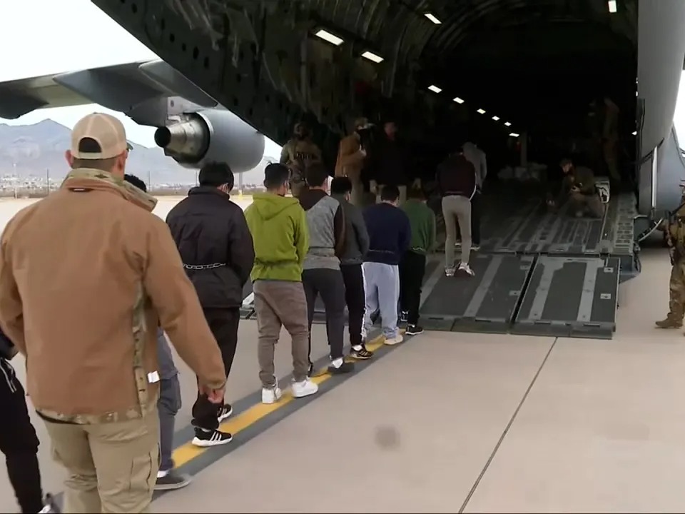 Noboa Offers Deportee Deal as Violence Rises in Ecuador