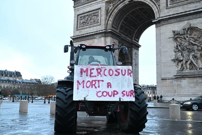 Fransa'da çiftçiler AB'nin tarım politikalarına karşı ayakta