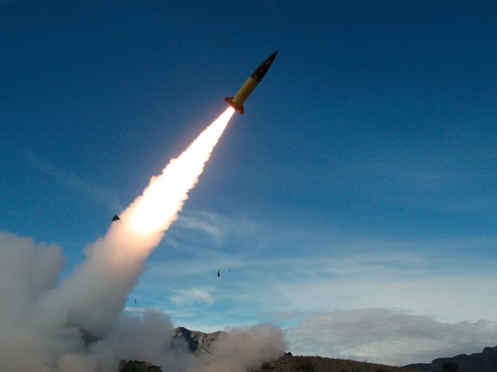 Fransa, 2.000 km’den fazla menzile sahip yeni balistik füze geliştiriyor