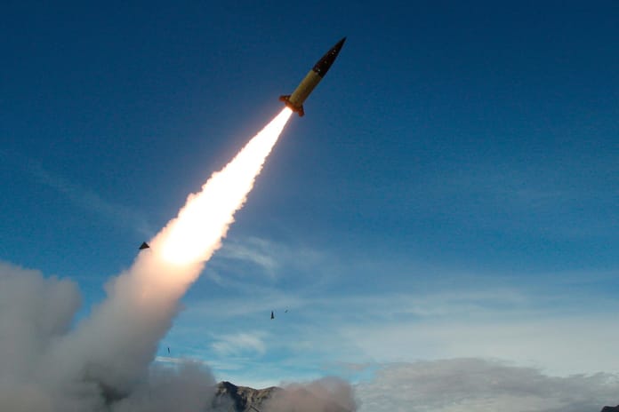 Fransa, 2.000 km’den fazla menzile sahip yeni balistik füze geliştiriyor