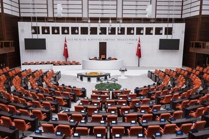 TBMM’ye 27 bin dilekçe: Vatandaşın gündemi 4 gün çalışma ve bedelli indirimi