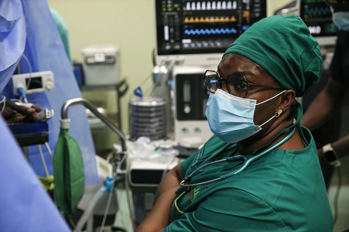 Burkina Faso'da Türk doktorların gözetiminde böbrek nakli devrimi