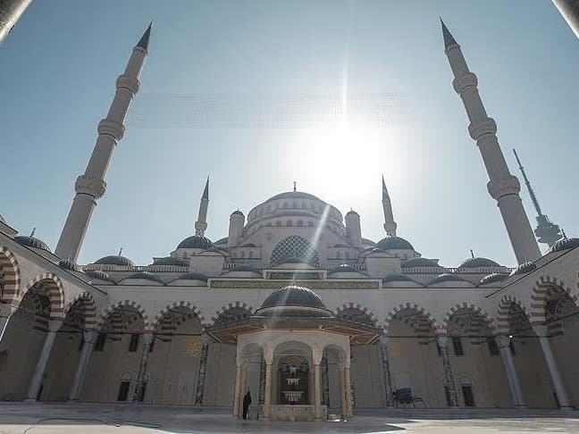 2025 yılı üç aylar ve kandil takvimi açıklandı