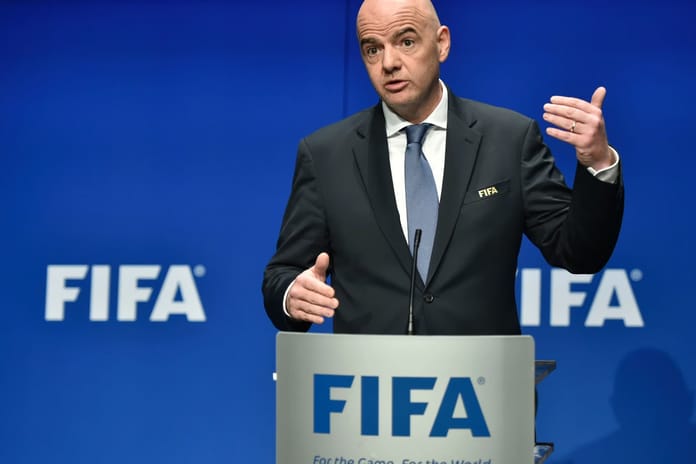 FIFA Başkanı Gianni Infantino İngilizlerden özür diledi, Rusya yasağını hedef aldı