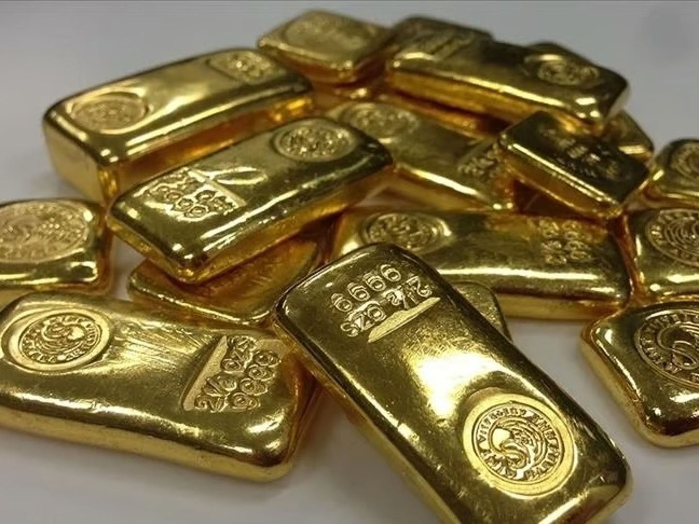 Altın ve gümüşten rekor üzerine rekor 