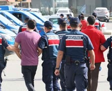 Jandarma 17 ilde dev operasyon 90 milyar TL'lik suç ağı çökertildi
