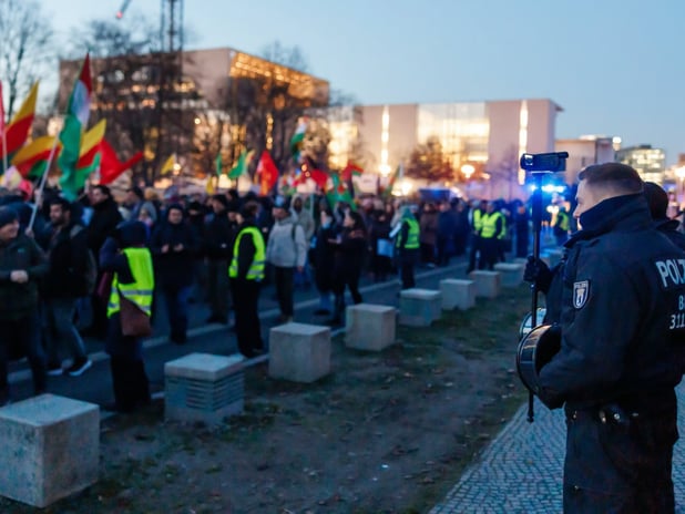 Almanya’da terör örgütü YPG yandaşlarının eylemleri tartışma yarattı