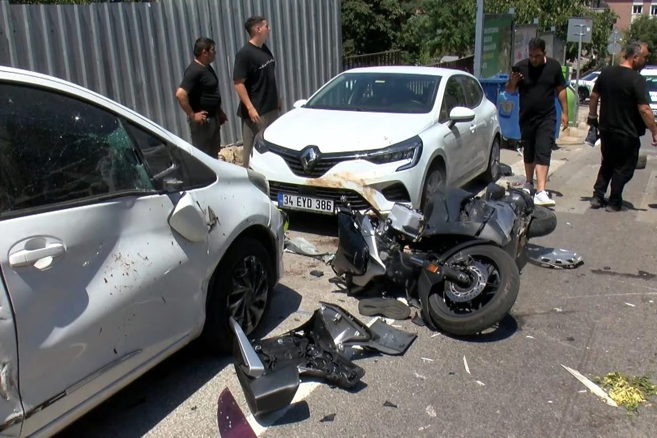 3 aracın karıştığı zincirleme kazada motosiklet sürücüsü ağır yaralandı