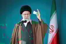 Sokak İran rejimini devirecek mi?