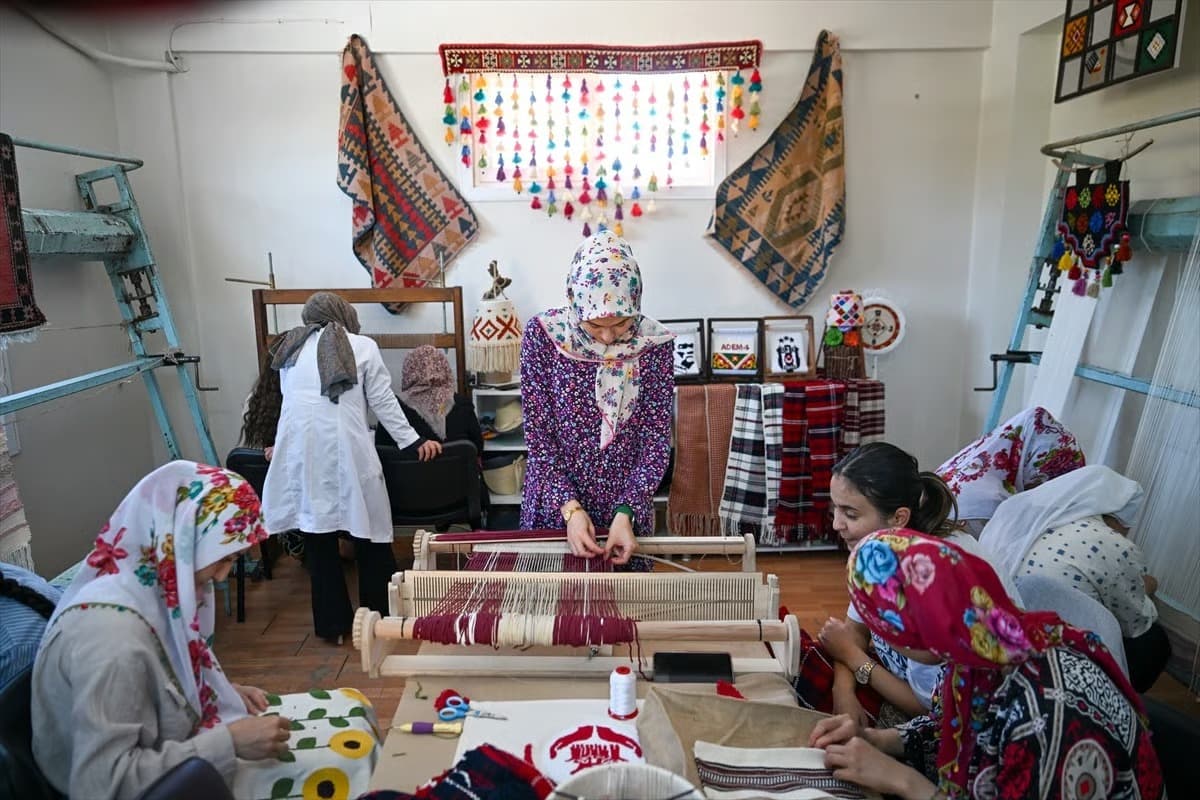 Gaziantep'te el dokuması geleceğe taşınıyor