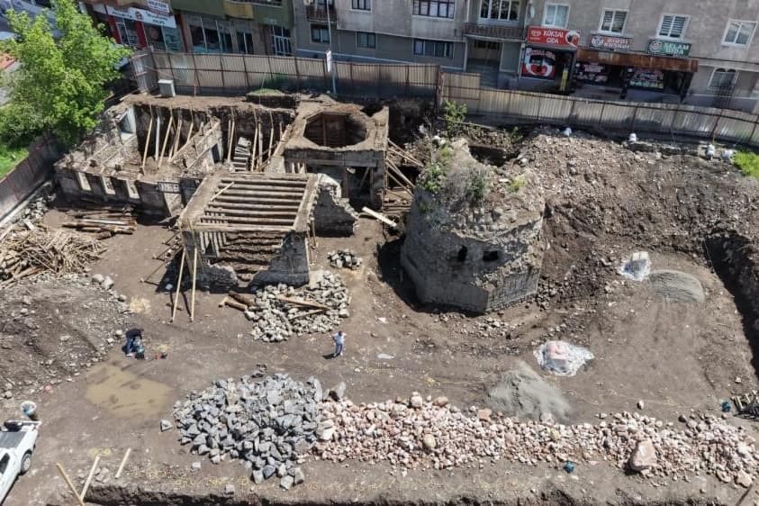 Ahi Toman Baba'nın türbesi gün yüzüne çıkıyor