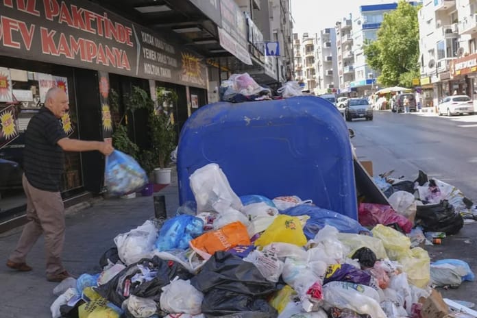 CHP'li Buca Belediyesi'nde grev krizi büyüyor