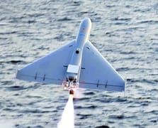 ABD Donanması’ndan denizden kamikaze drone atışı