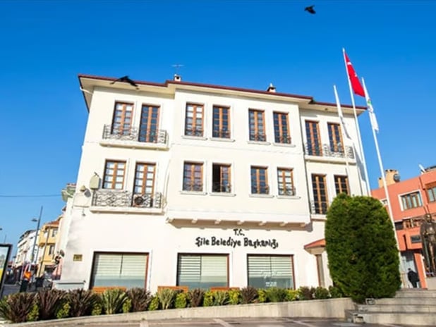 Şile Belediye Başkanı Özgür Kabadayı ve dört belediye yöneticisi tutuklandı