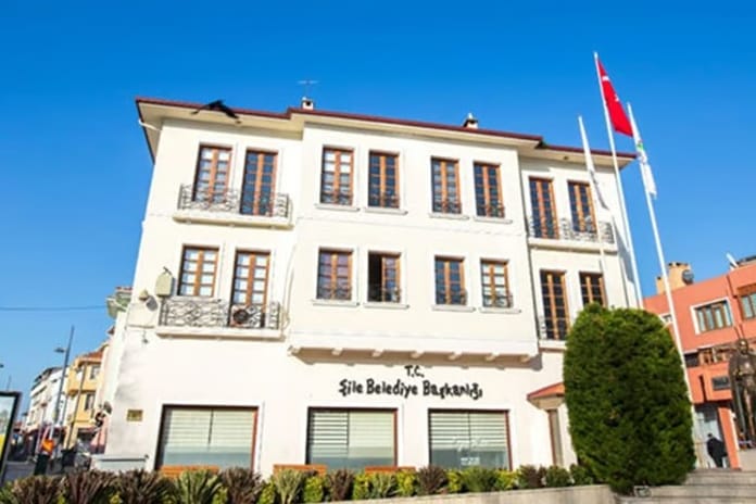 Şile Belediye Başkanı Özgür Kabadayı ve dört belediye yöneticisi tutuklandı