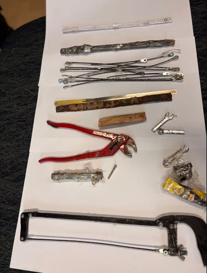 Toma'nın demir parmaklıkları keserken kullandığı araçlar - Panorama