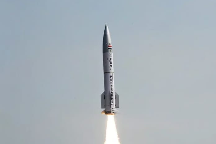 Hindistan, K-5 denizaltından fırlatılan balistik füze testine hazırlanıyor