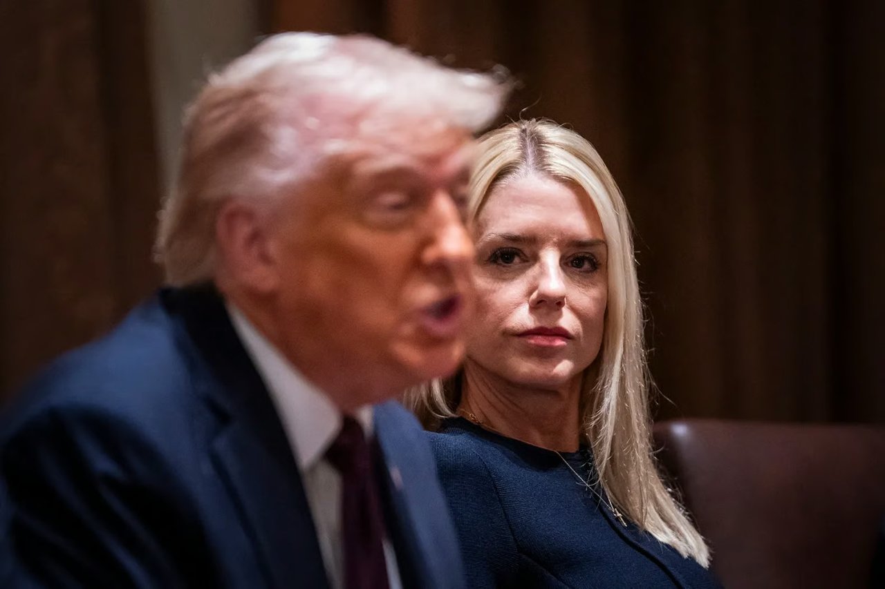 Pam Bondi Esptein komisyonuna ifade verdi