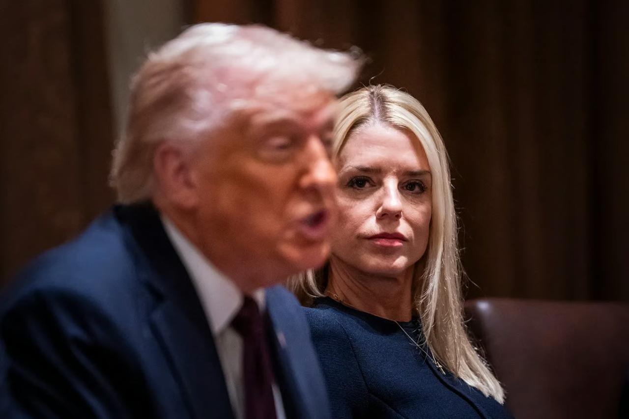 Pam Bondi Esptein komisyonuna ifade verdi