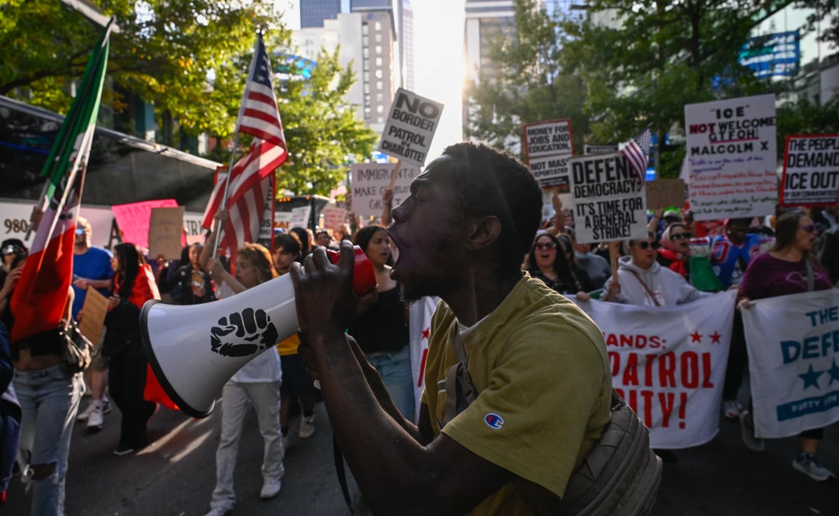 Trump'ın politikalarına karşı çıkanlar sokaklara döküldü - AA