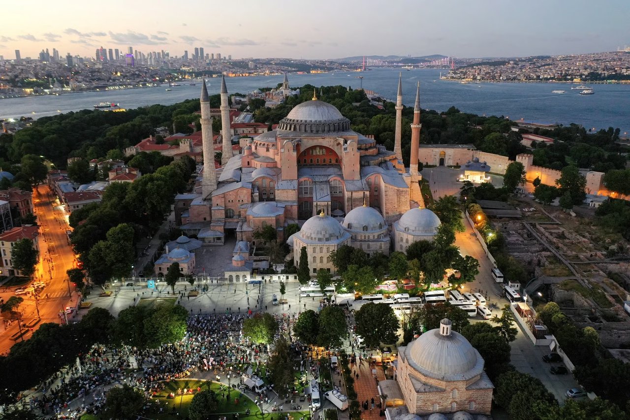 Ayasofya Camii ibadete açılalı 6 yıl oldu