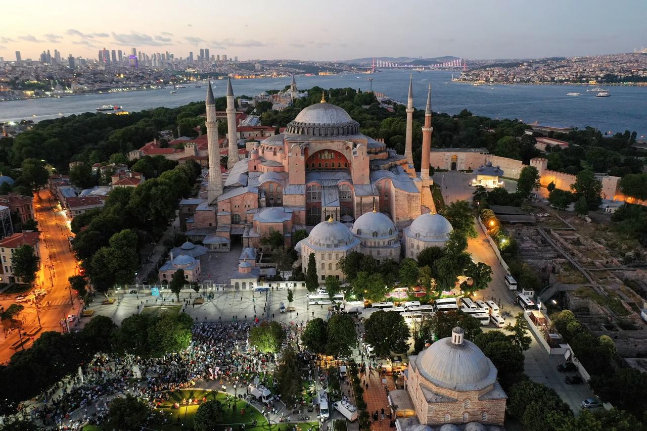 Ayasofya Camii ibadete açılalı 6 yıl oldu