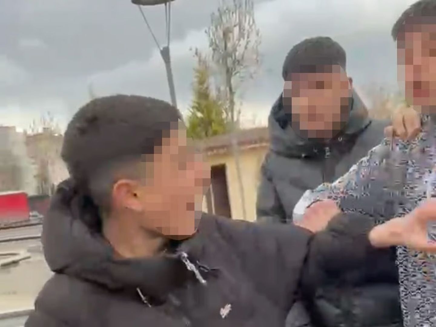 Eskişehir'de parkta yaşanan akran zorbalığı kameraya yansıdı