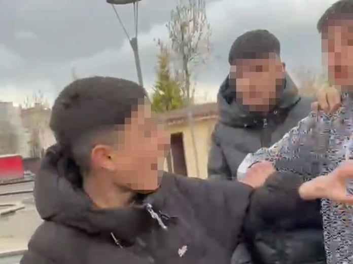 Eskişehir'de parkta yaşanan akran zorbalığı kameraya yansıdı