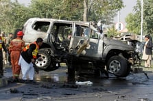 Pakistan'da polis aracına bombalı saldırı: 6 ölü