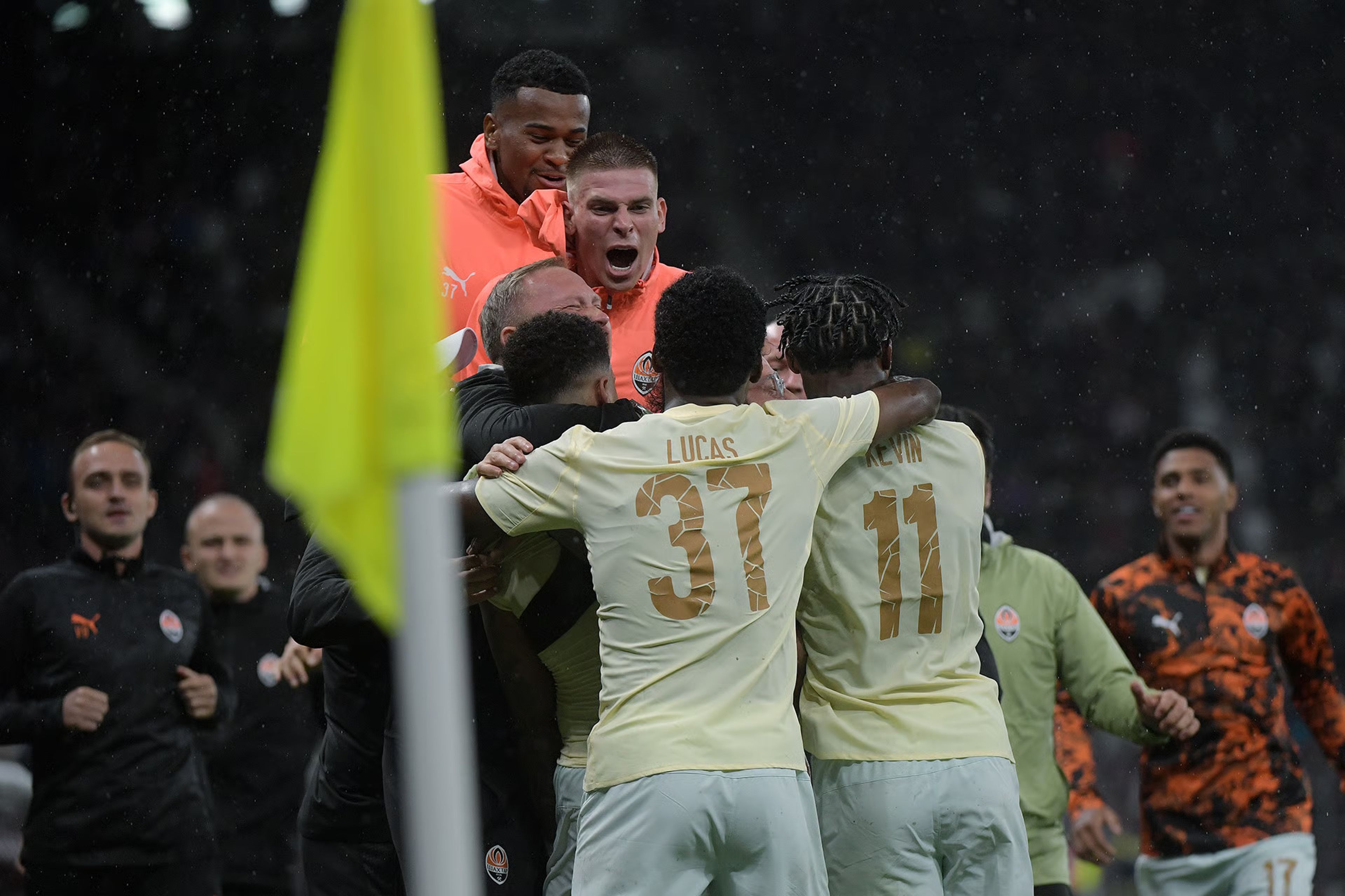Konferans Ligi'nde son durum: Arda Turan'ın Shakhtar'ı tur atladı, temsilcilerimiz veda etti