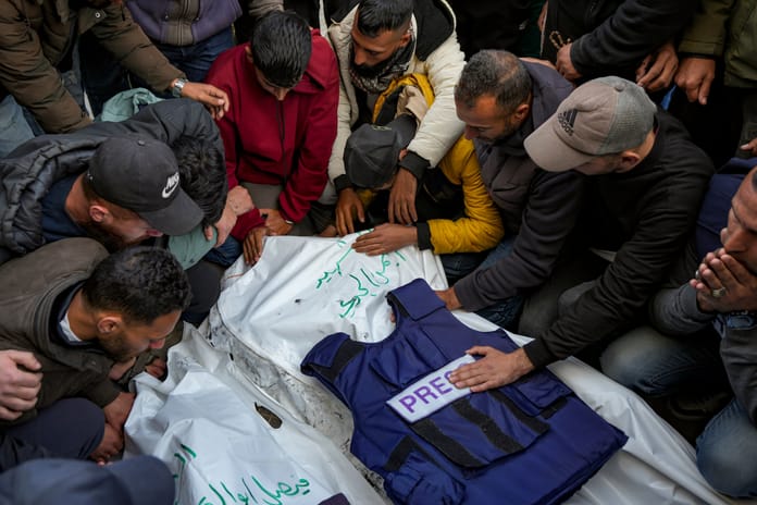 İsrail gazetecileri katletmeye devam ediyor 