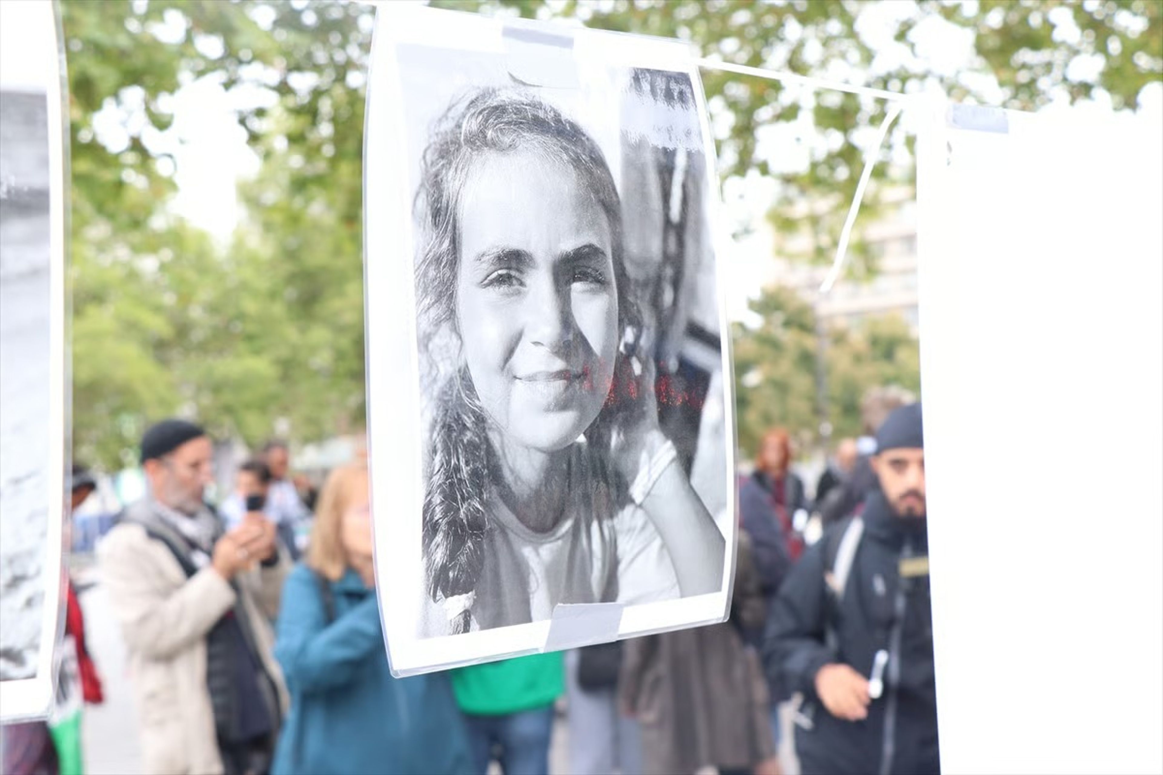 Paris'te Gazze'de katledilen çocuklar için anma töreni