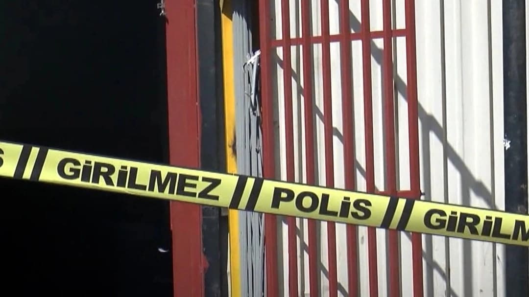 Tekstil atölyesindeki yük asansörü düştü