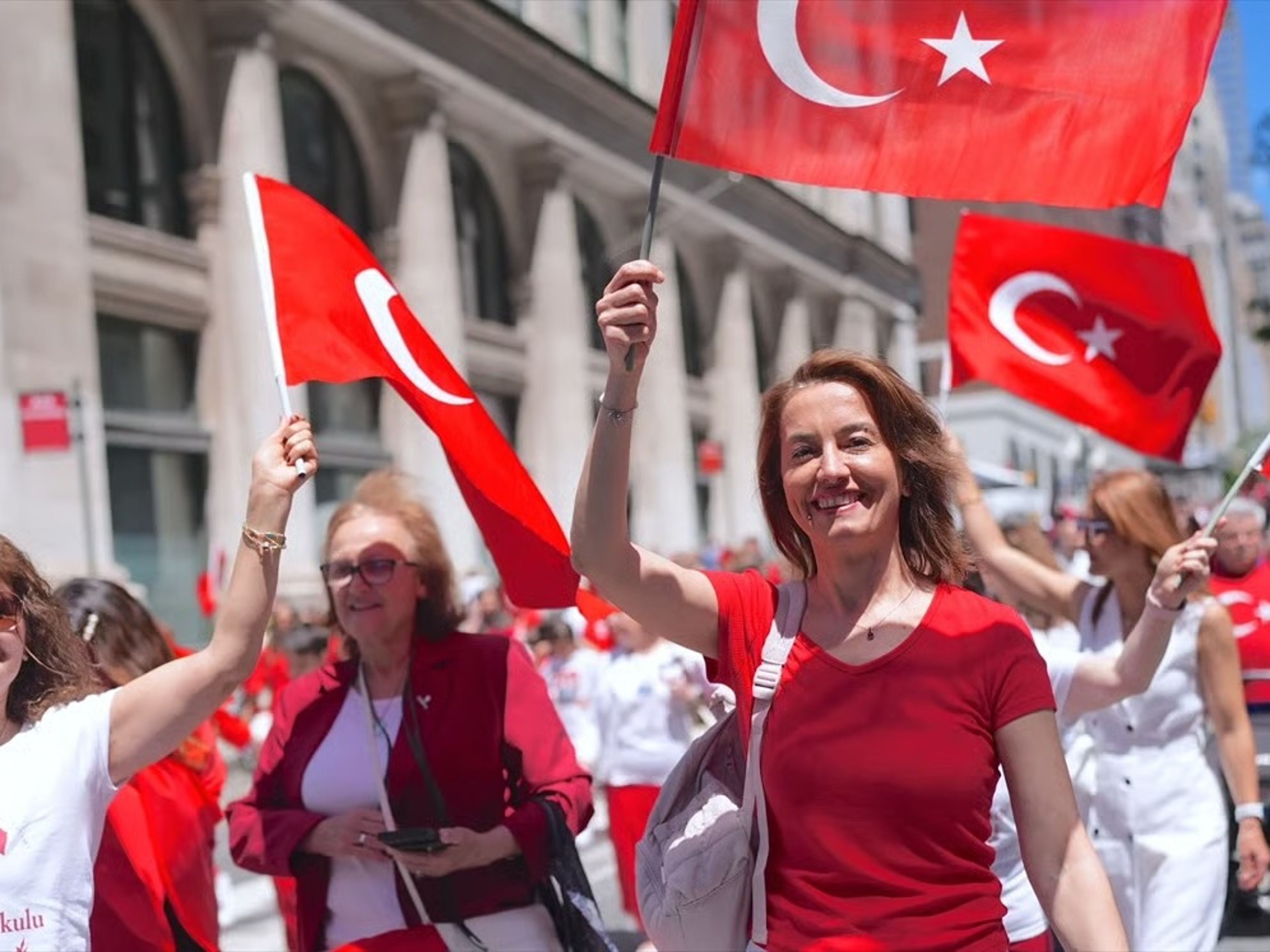 New York kırmızı-beyaz! Türkler akın etti  
