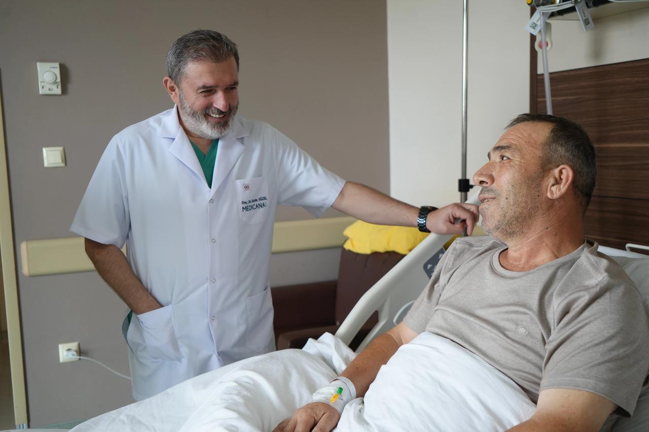 Kalbi sağda olan hasta nasıl ameliyat edildi