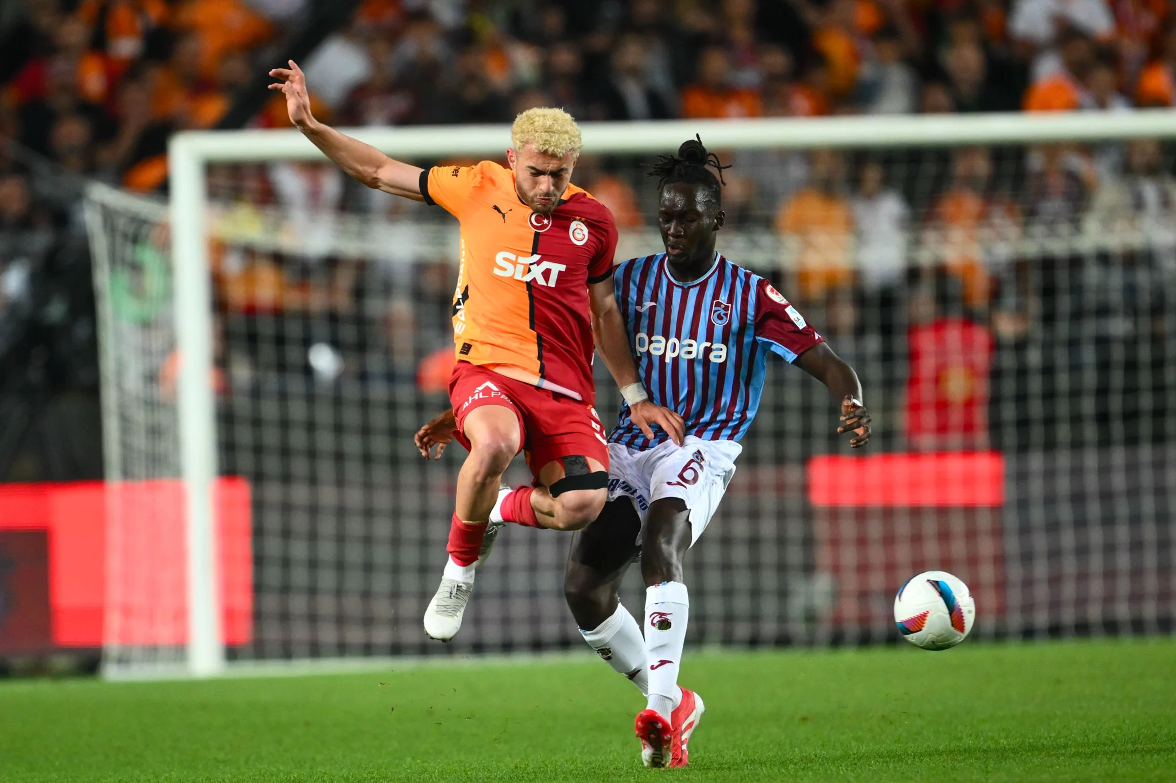 Süper Lig'in zirve maçı: Galatasaray, en yakın takipçisi Trabzonspor'u ağırlıyor