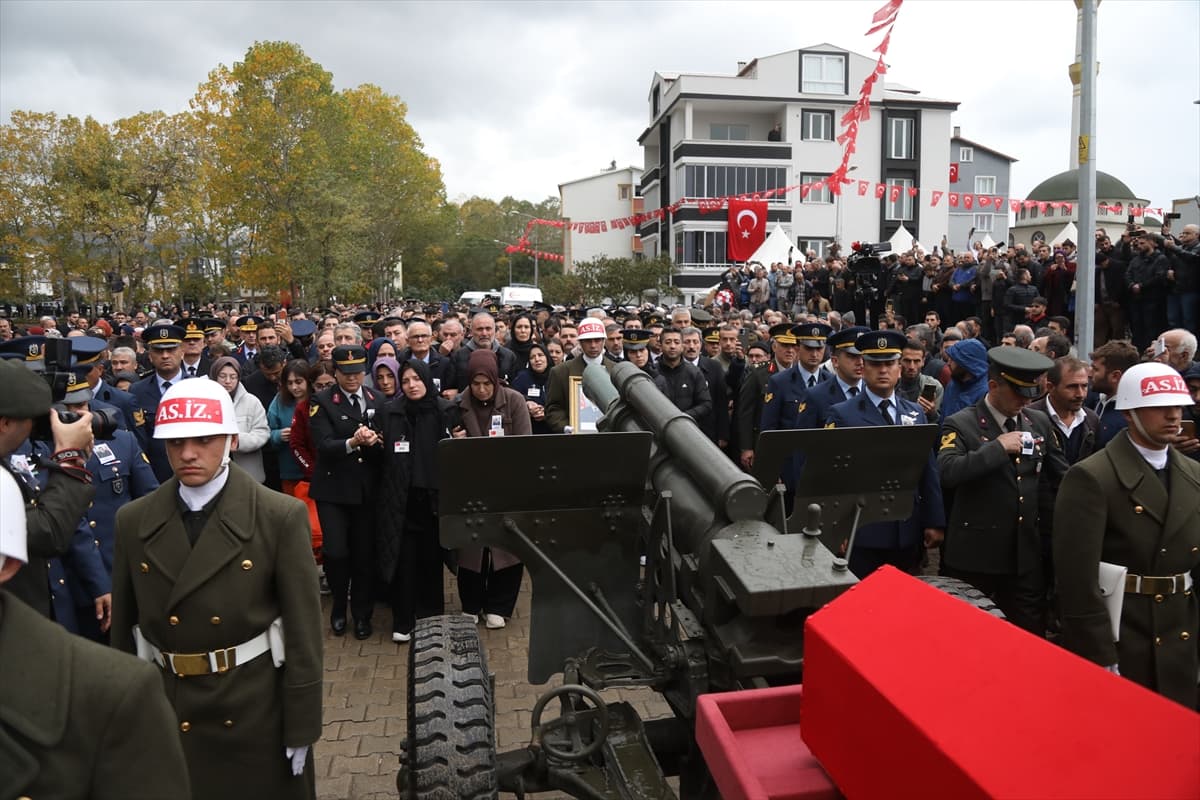 Türkiye için en acı günlerden biri: Şehitler son yolculuğuna uğurlandı