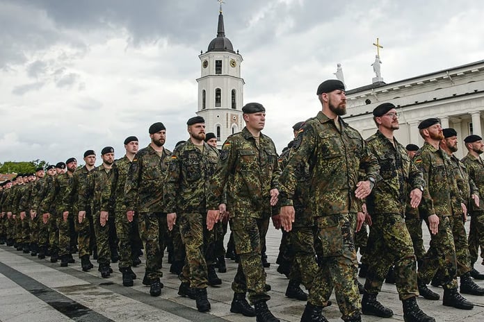 Alman iş dünyası zorunlu askerlik planına karşı çıkıyor