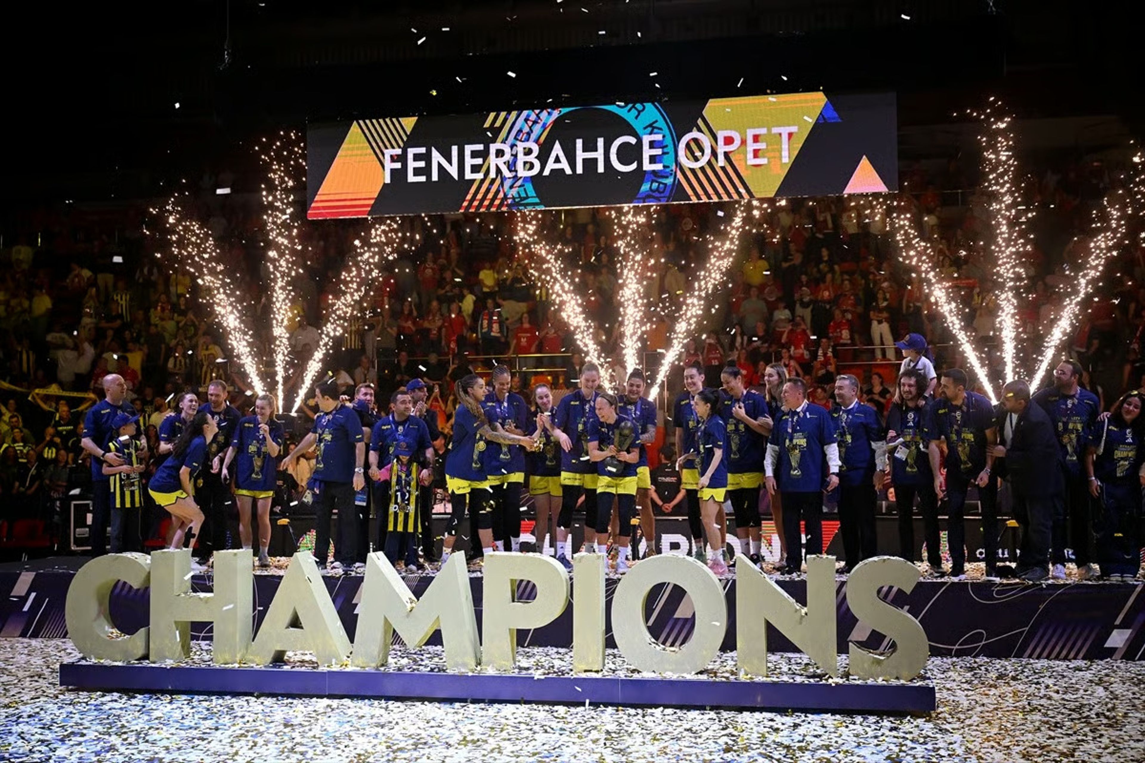 EuroLeague Kadınlar’da Türk derbi finali: Kupa üçüncü kez Fenerbahçe’nin