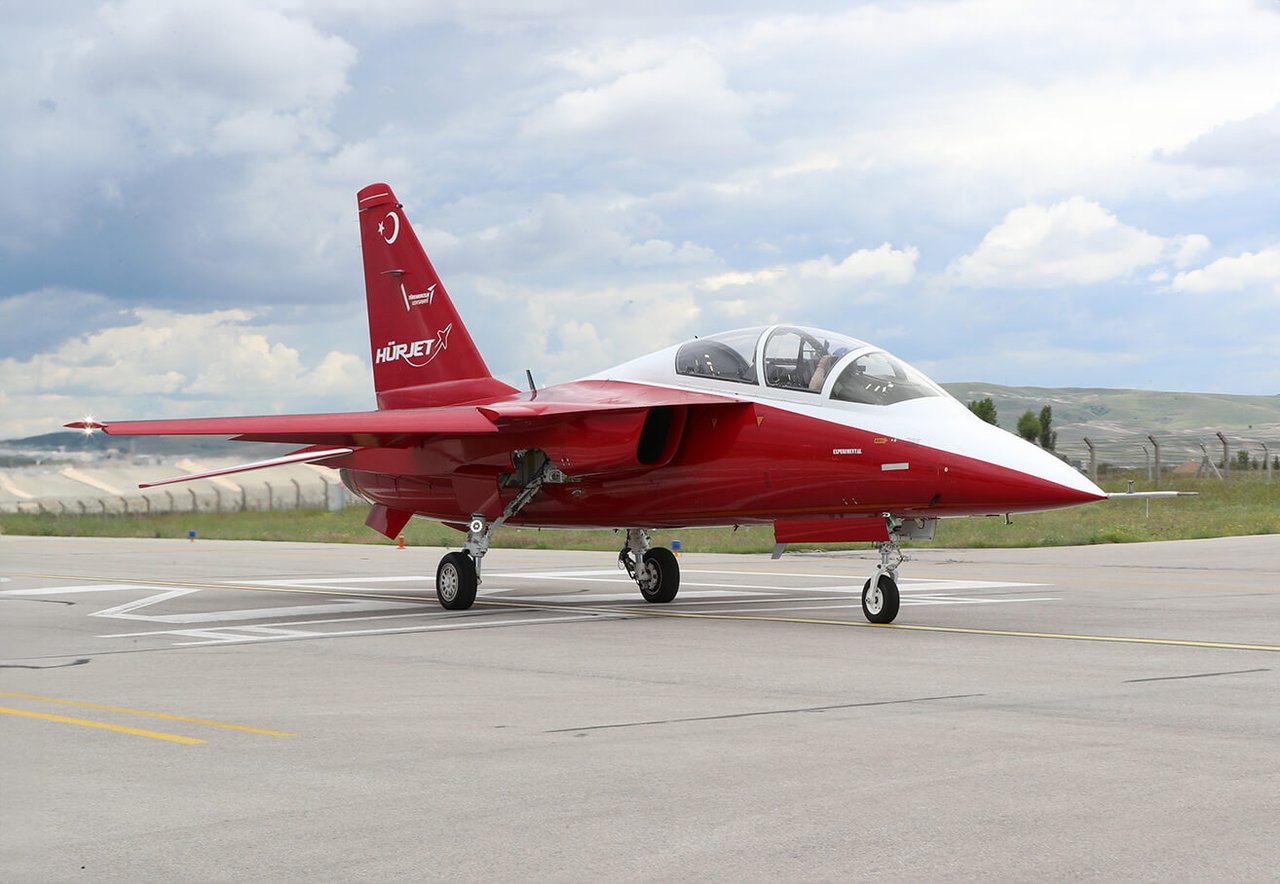 Hürjet jet eğitim ve yakın hava desteği uçağı