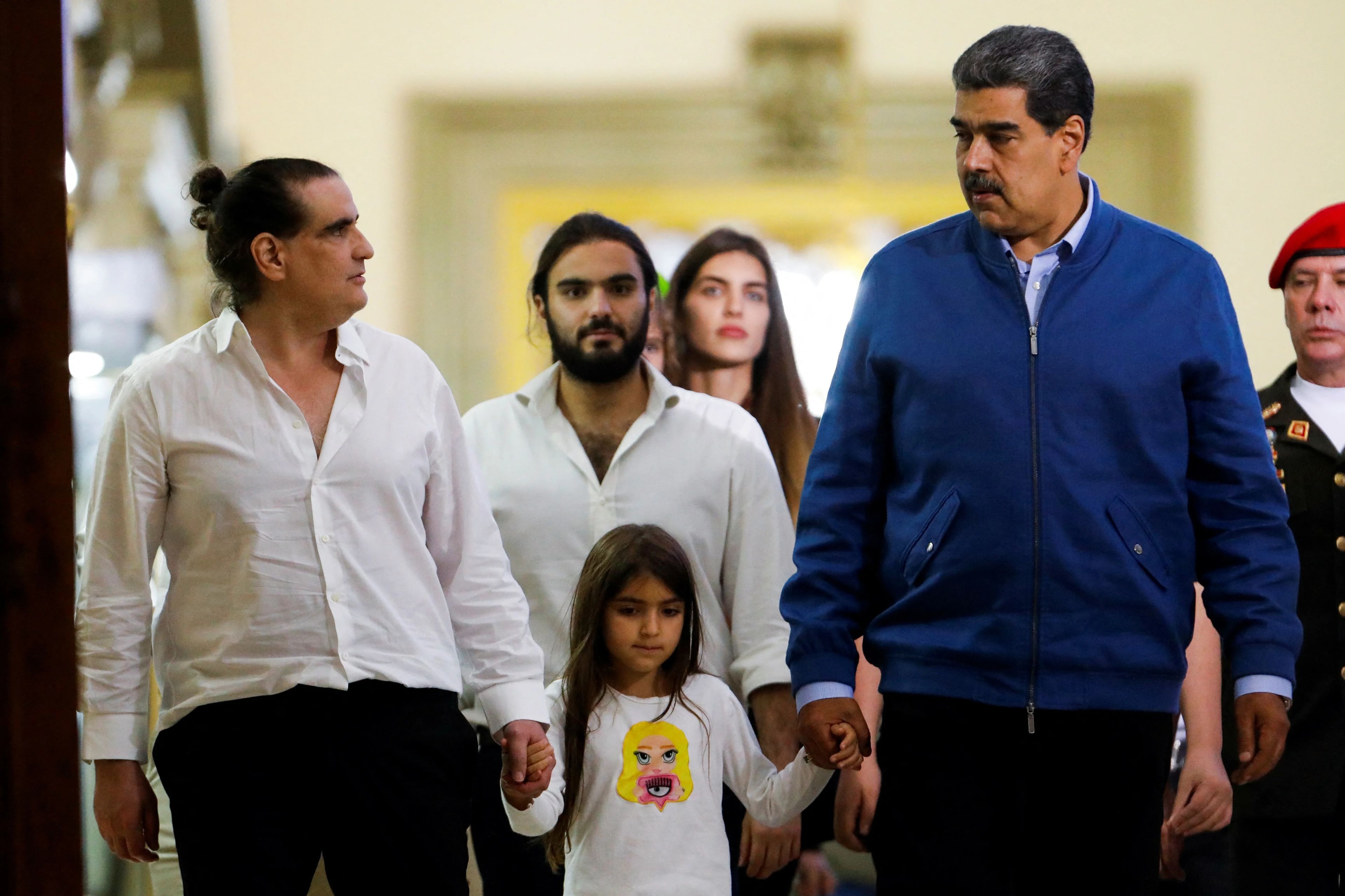 Trump yönetimi Venezuela kıskacını daraltıyor: Maduro'nun ailesi kara listede