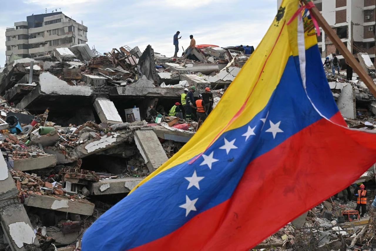 Venezuela'da deprem öfkesi hat safhaya çıktı