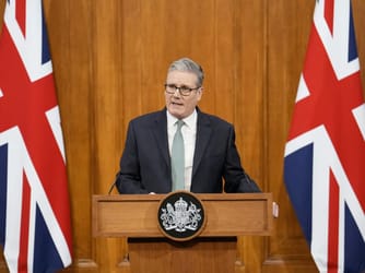 Starmer Calls for Calm Talks with US Over Greenland