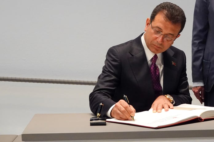 İmamoğlu’na rüşvet veren müteahhite madalya vermişler