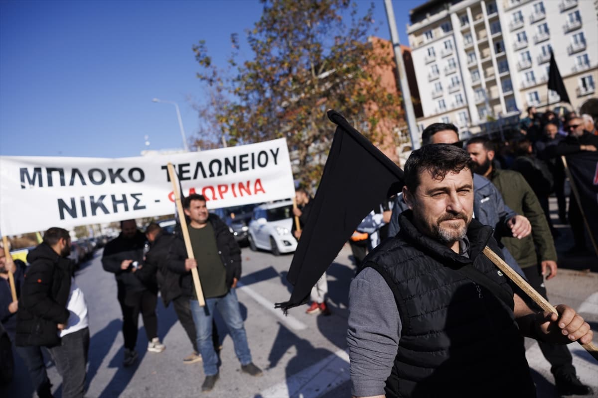 Yunanistan'da çiftçiler yolsuzlukları protesto ediyor