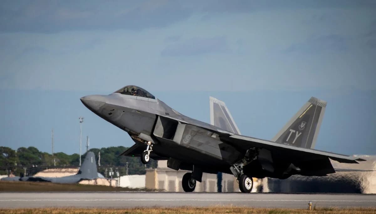 F-22 savaş uçağı