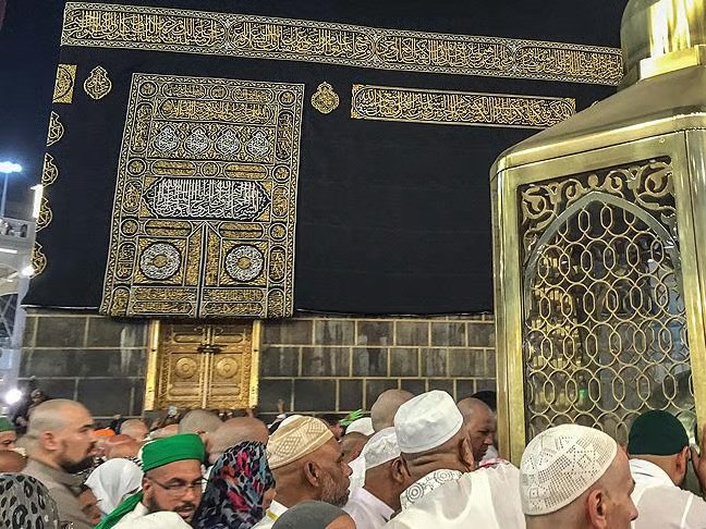 Kabe'nin örtüsü değiştirildi