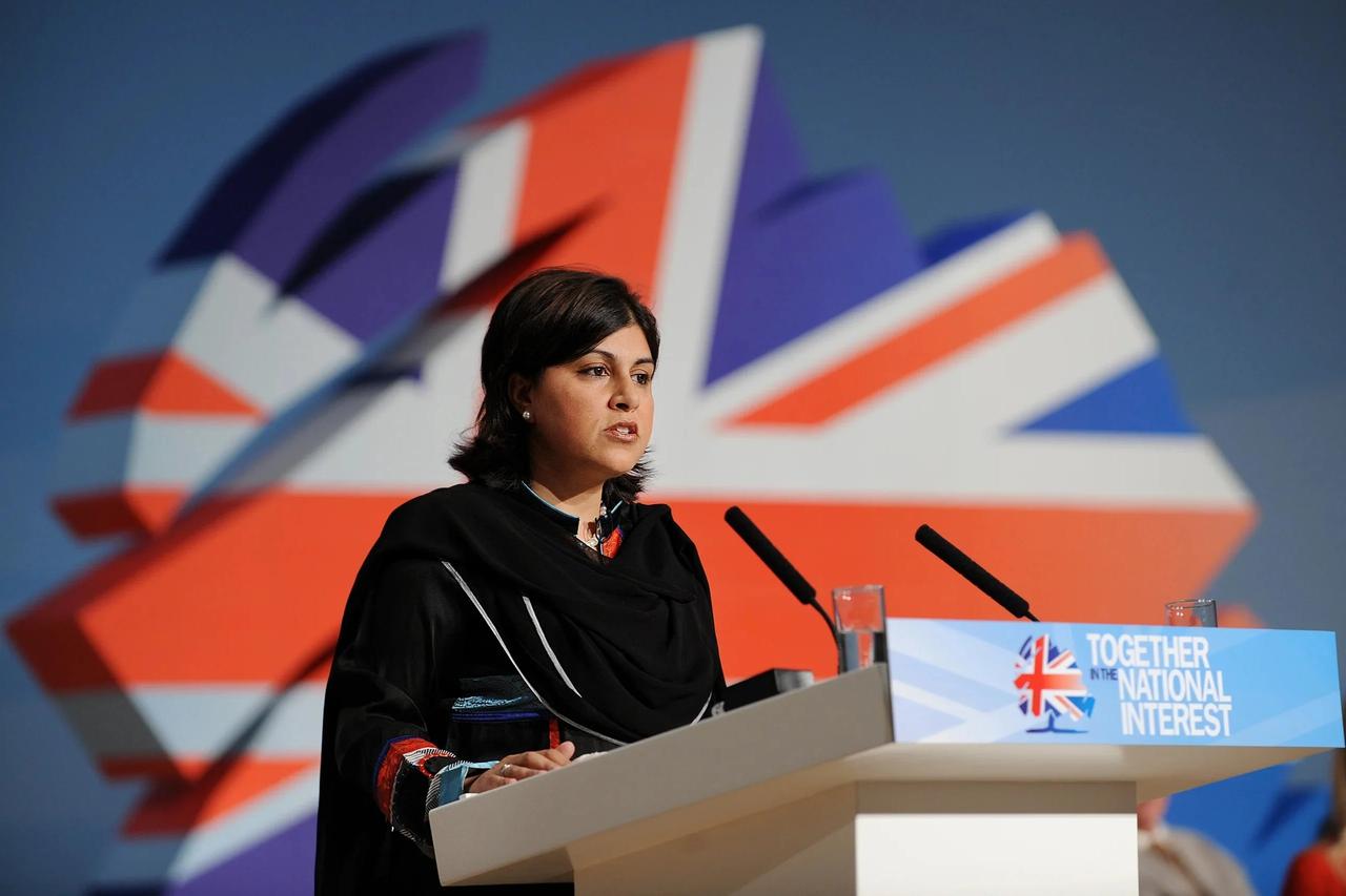 İngiltere'de eski bakan uyardı: İslamofobiyi körükleyen tehlikeli anlatılar yayılıyor